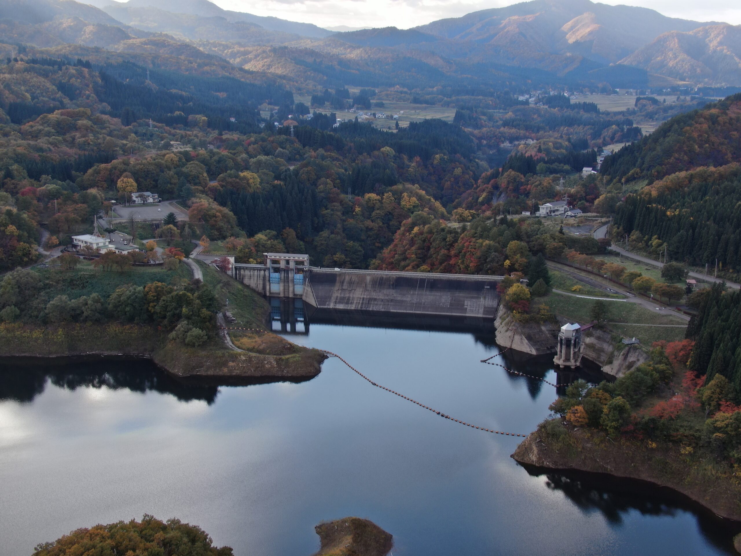 秋田県 皆瀬ダム 空撮第2弾 | ブログ | ドローンスクール新潟【JUIDA